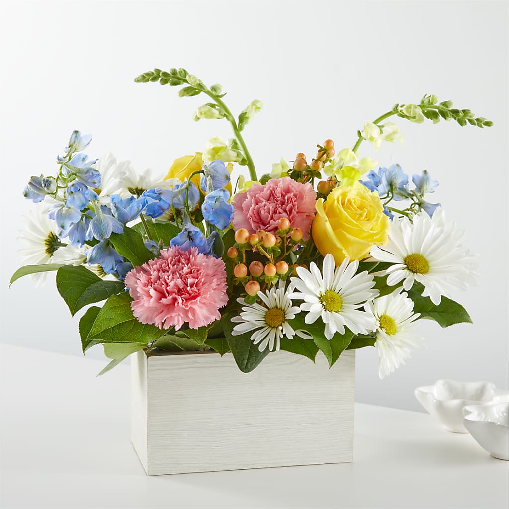 Sun Salutation Box Bouquet – ANGELOS FLOWERS & GIFTS INC, Mississauga ON