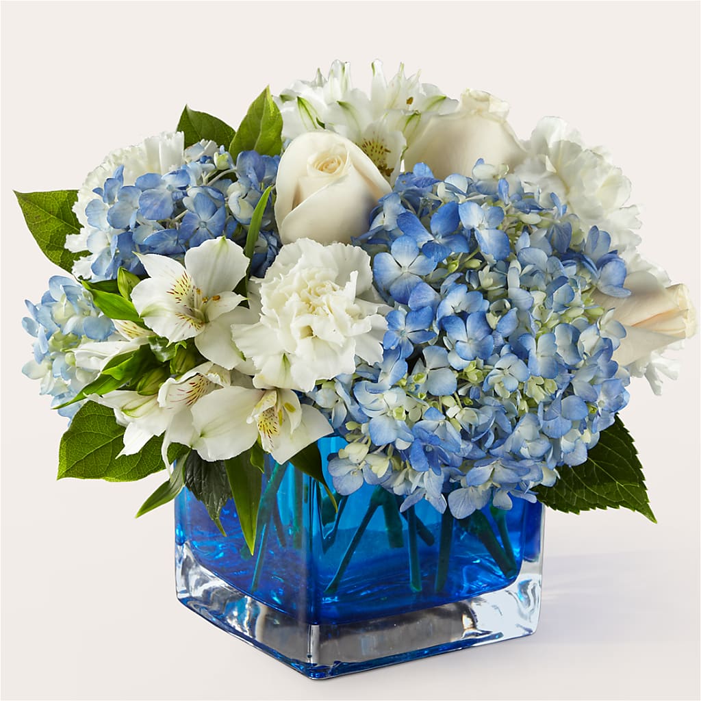 Soothing Waters Bouquet – ANGELOS FLOWERS & GIFTS INC, Mississauga ON
