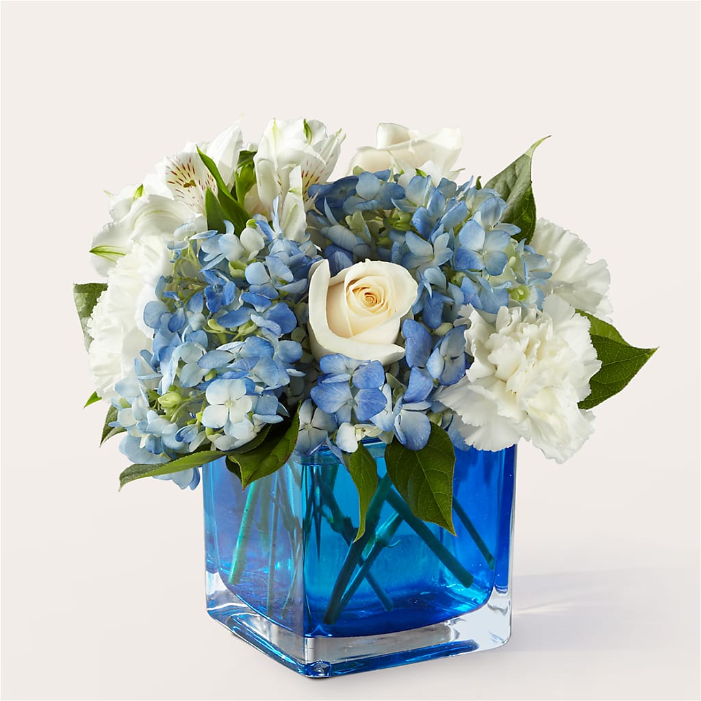 Soothing Waters Bouquet – ANGELOS FLOWERS & GIFTS INC, Mississauga ON