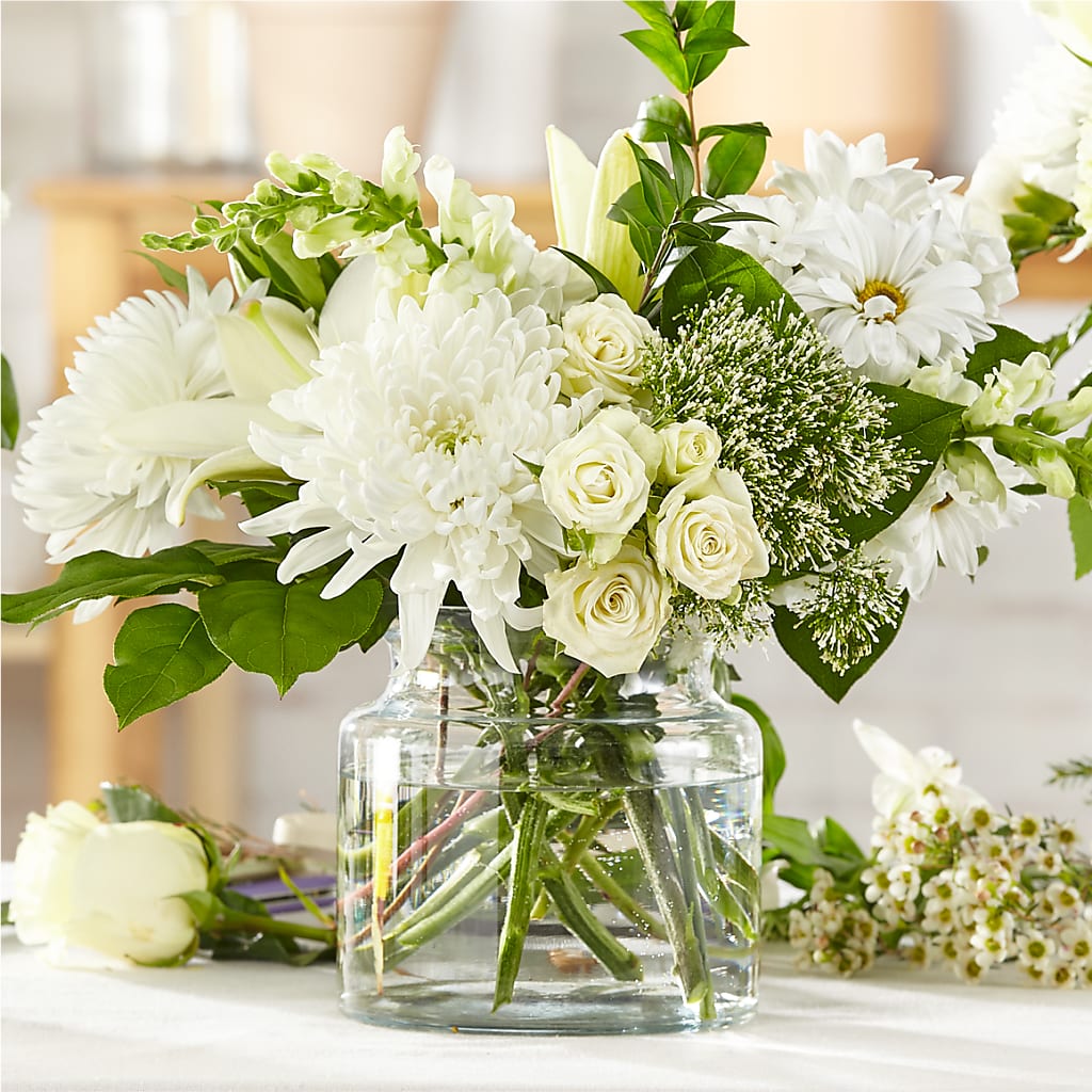 Classic Ivory – A Florist Original – ANGELOS FLOWERS & GIFTS INC, Mississauga ON
