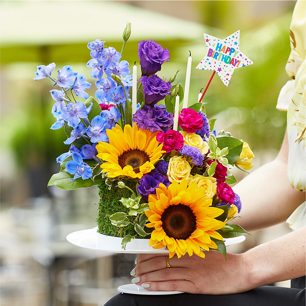 Star of the Day Floral Cake – ANGELOS FLOWERS & GIFTS INC, Mississauga ON