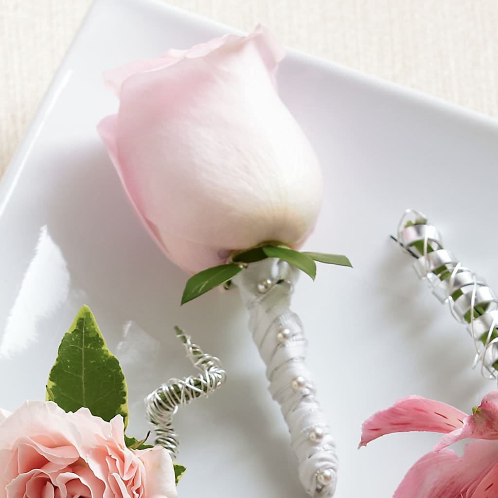 Pink Rose Boutonniere – ANGELOS FLOWERS & GIFTS INC, Mississauga ON