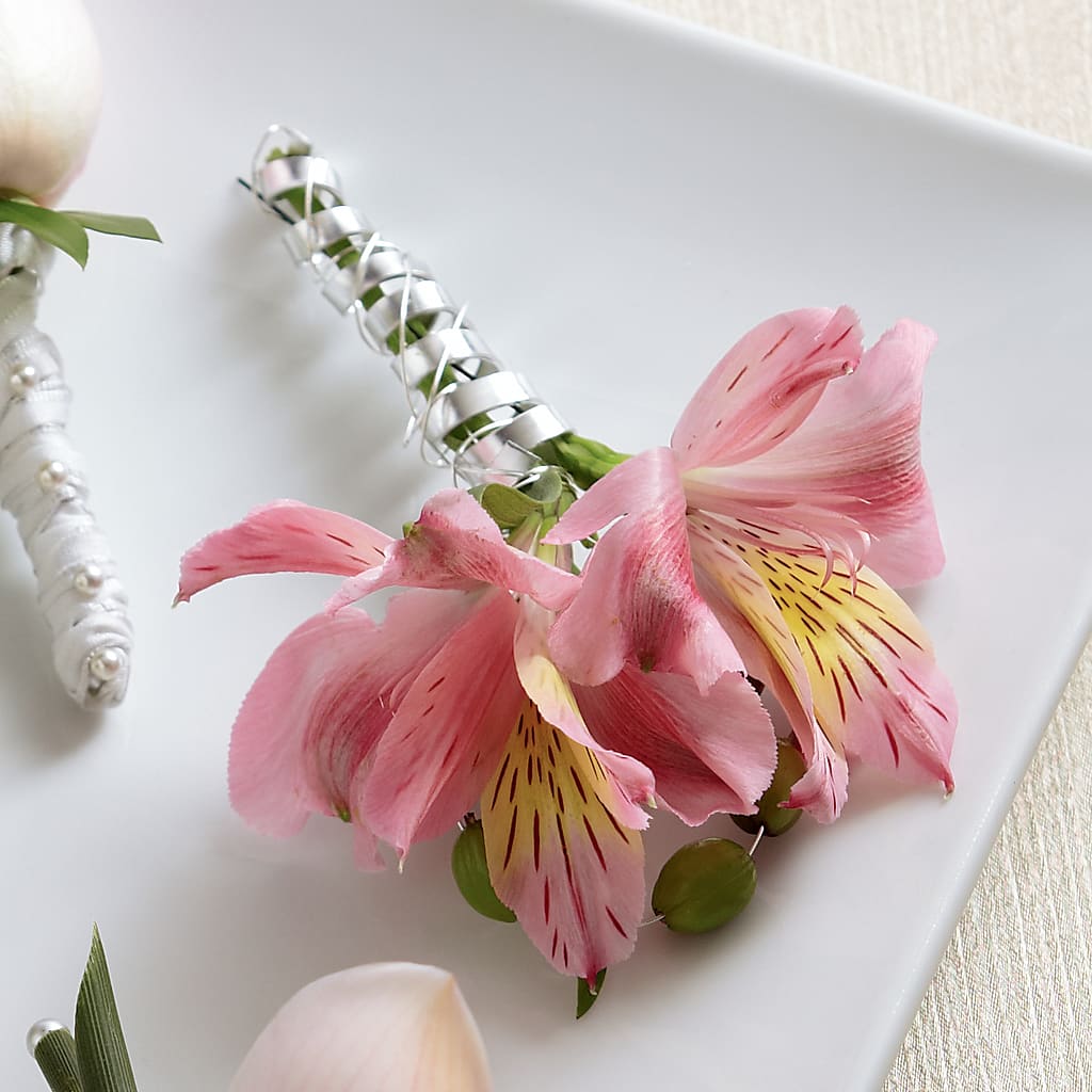 Pink Peruvian Lily Boutonniere – ANGELOS FLOWERS & GIFTS INC, Mississauga ON