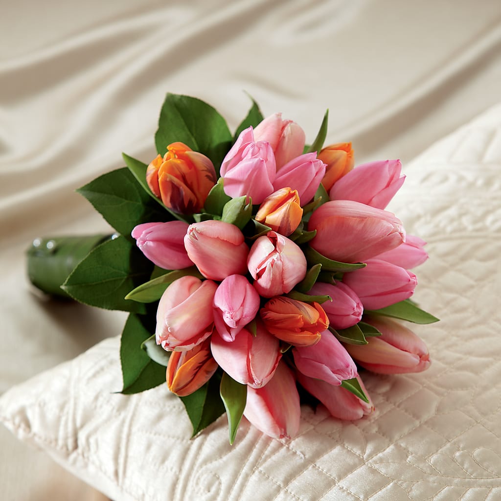 Embraceable Bouquet – ANGELOS FLOWERS & GIFTS INC, Mississauga ON