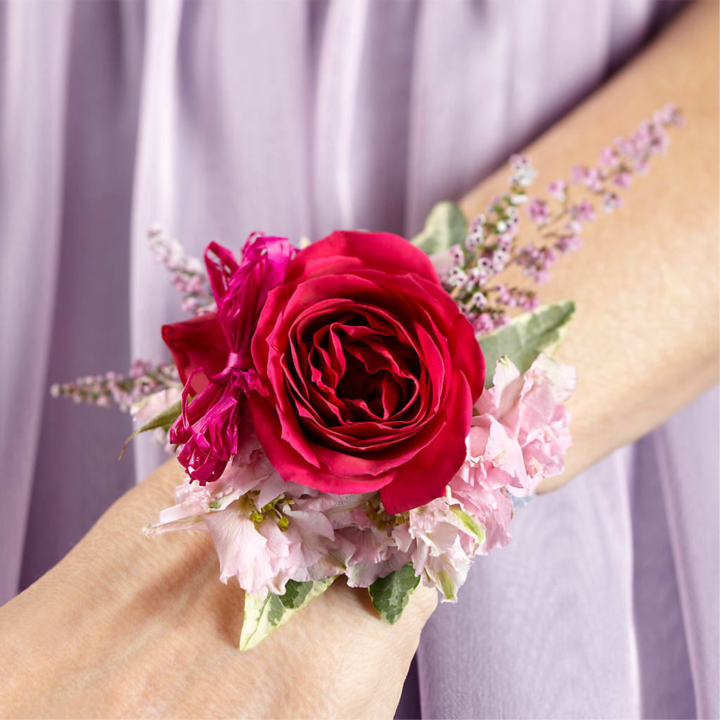 Rose Charm Corsage – ANGELOS FLOWERS & GIFTS INC, Mississauga ON