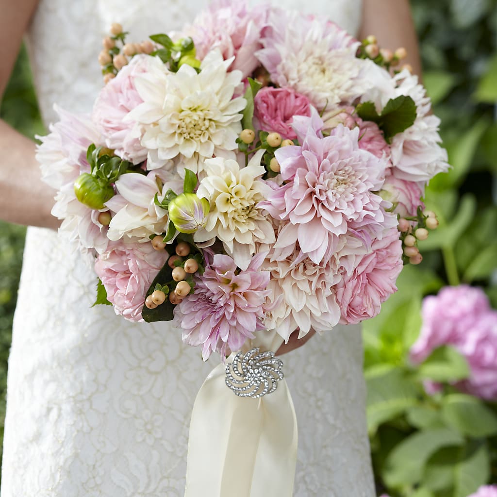 Heart's Promise Bouquet – ANGELOS FLOWERS & GIFTS INC, Mississauga ON