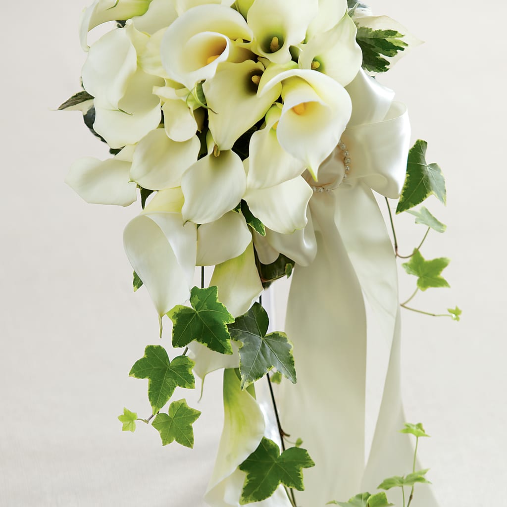 White Chapel Bouquet – ANGELOS FLOWERS & GIFTS INC, Mississauga ON