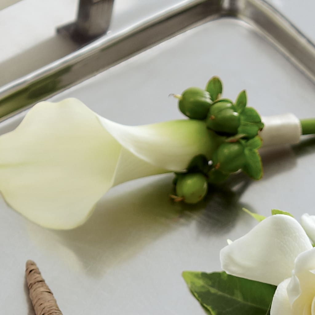 White Calla Boutonniere – ANGELOS FLOWERS & GIFTS INC, Mississauga ON