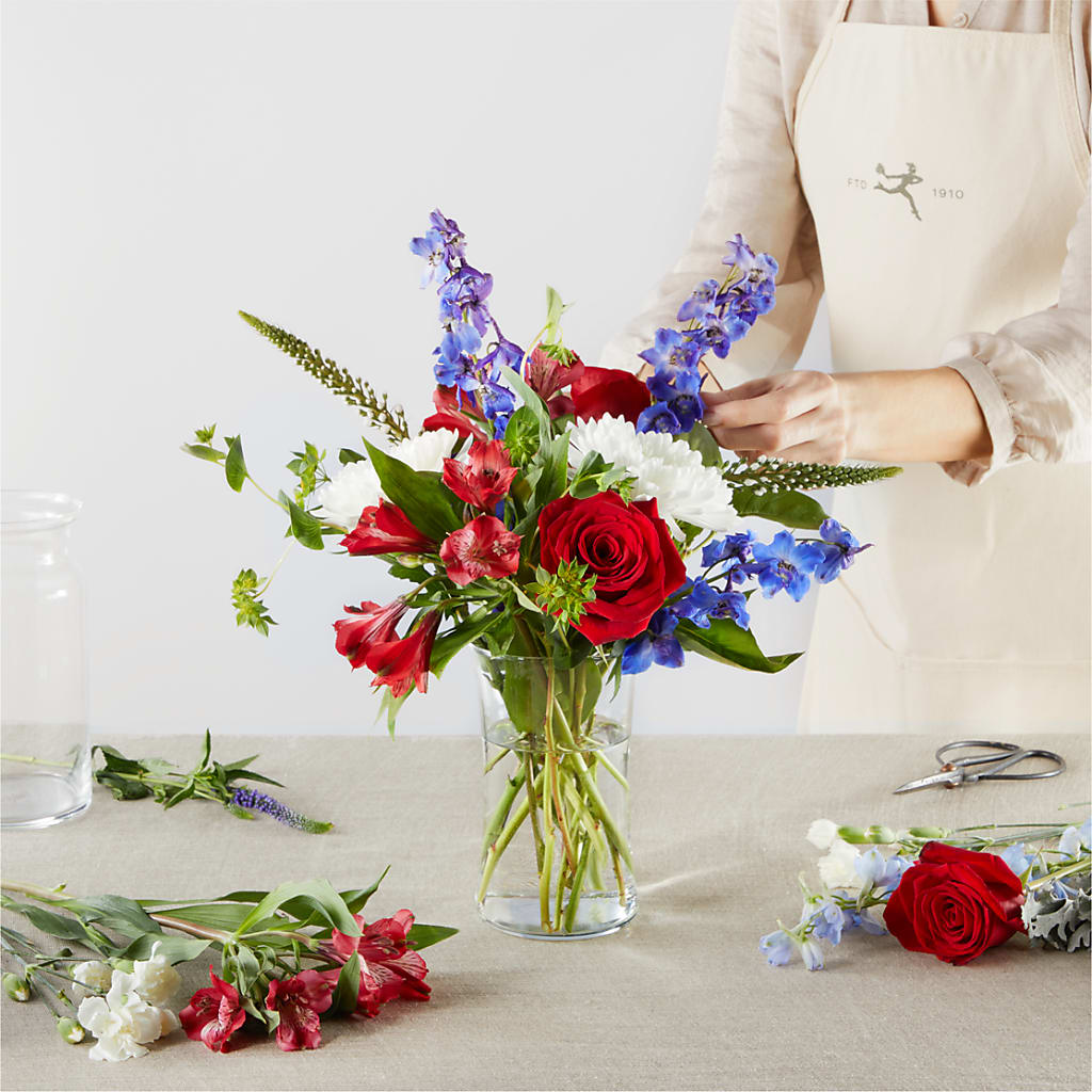 Star Spangled - A Florist Original – ANGELOS FLOWERS & GIFTS INC, Mississauga ON