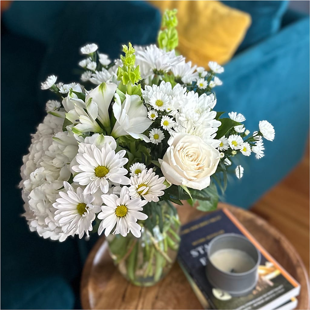 Classic Ivory – A Florist Original – ANGELOS FLOWERS & GIFTS INC, Mississauga ON