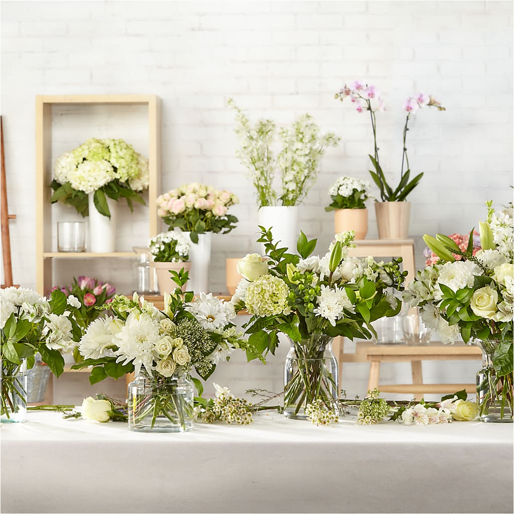 Classic Ivory – A Florist Original – ANGELOS FLOWERS & GIFTS INC, Mississauga ON
