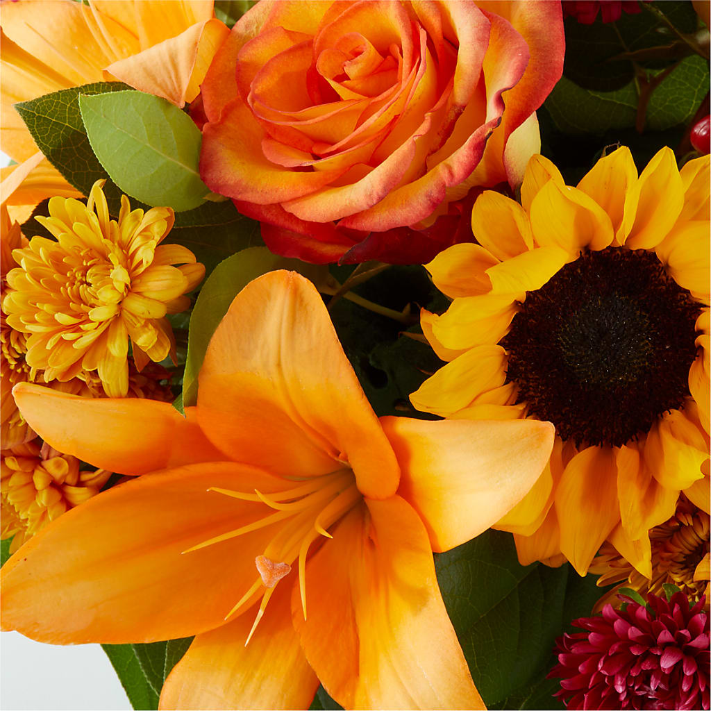 Grateful Centerpiece – ANGELOS FLOWERS & GIFTS INC, Mississauga ON