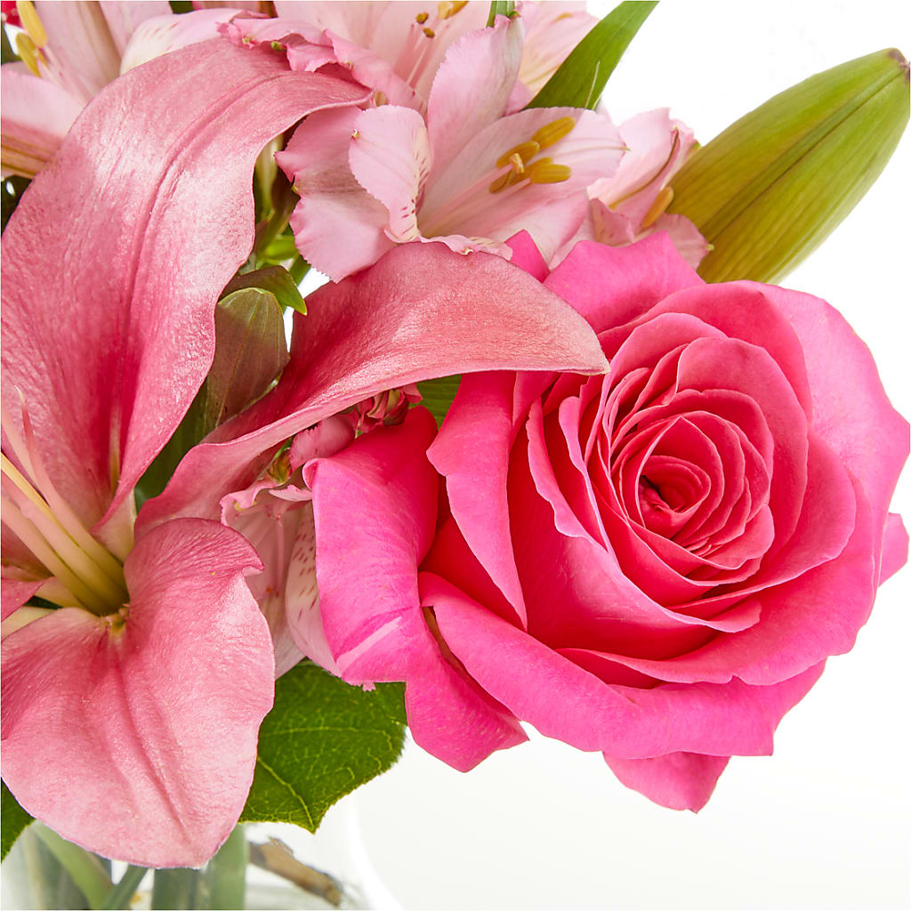 Lots of Love Bouquet – ANGELOS FLOWERS & GIFTS INC, Mississauga ON