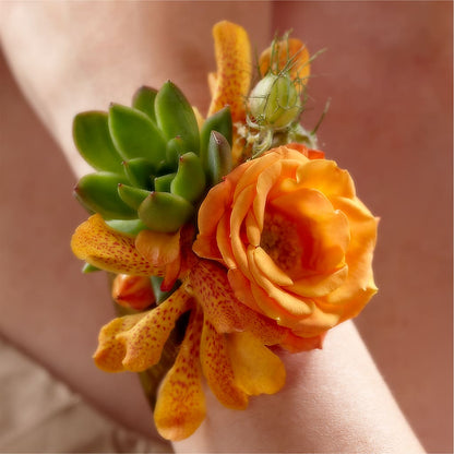 Irresistible Love Wrist Corsage – ANGELOS FLOWERS & GIFTS INC, Mississauga ON