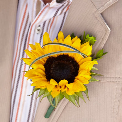 Free Spirit Boutonniere – ANGELOS FLOWERS & GIFTS INC, Mississauga ON